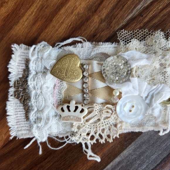 Handmade Unique Bracelet Charms Heart Buttons Beads Crown Lace Fabric Snaps On - Picture 5 of 5